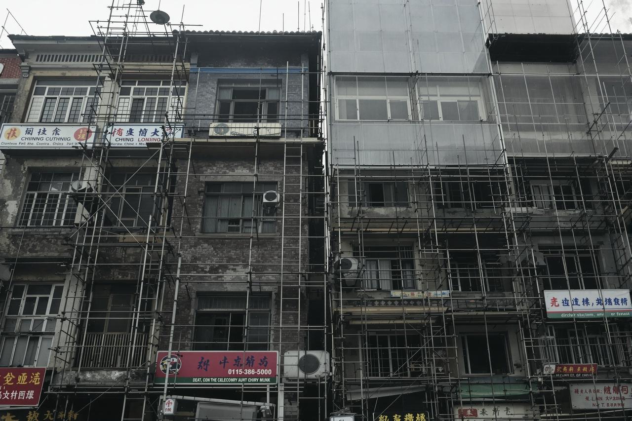 老旧小区改造引发居民争议的民生新闻配图